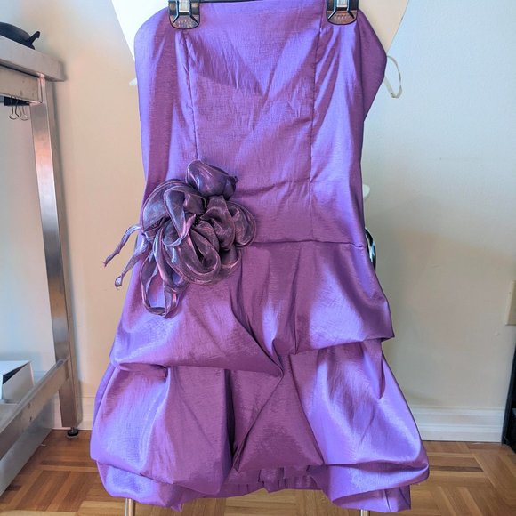 🔥 Purple Strapless Dress. Cocktail Ruffle Dress with Flower detail 🔥 - Picture 1 of 9
